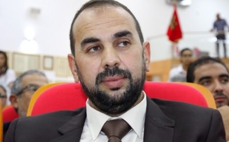 الحسين العبادي يستنكر إخراج قانون "تكميم الأفواه" .. ويستغرب من تجميد مشروع الإثراء غير المشروع