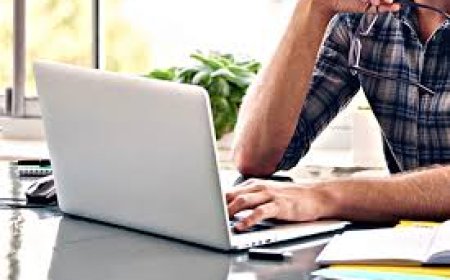 العمل لساعات طويلة على الحاسوب يهدد بمتلازمة خطيرة (دراسة)