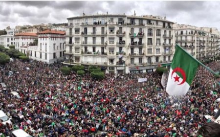الجزائر.. نقل ثلاثة من معتقلي الحراك مضربين عن الطعام إلى المستشفى جراء تدهور حالتهم الصحية