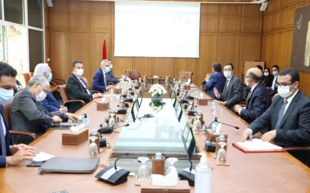 لجنة اليقظة الاقتصادية.. توقيع خمسة عقود برامج لإنعاش العديد من القطاعات