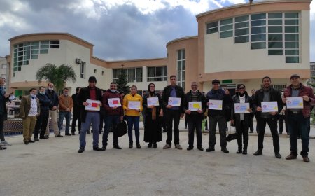 فاس .. الأطر الإدارية المتدربة تنظم وقفة احتجاجية تماشيا مع دعوة التنسيقية الوطنية