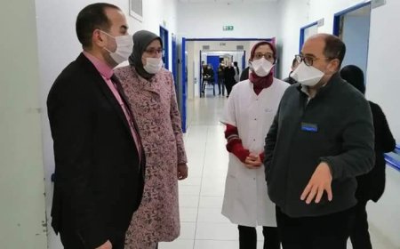 فاس .. رئيس مجلس عمالة فاس يقوم بزيارة لمصلحة أمراض المخ والأعصاب بمستشقى الحسن الثاني