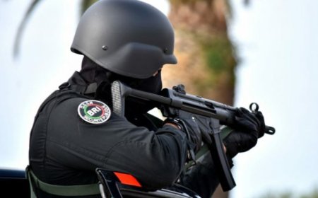 سوق السبت أولاد النمة.. مفتش شرطة يضطر لاستعمال سلاحه الوظيفي بشكل تحذيري في تدخل أمني