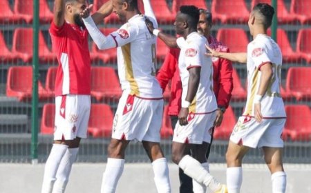 الوداد يحسم الديربي وينفرد بصدارة الدوري المغربي