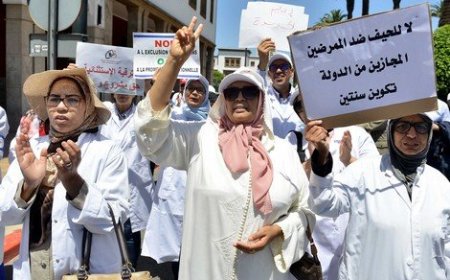 الممرضون المجازون يخرجون في مسيرة وطنية