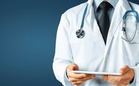 الحكومة تفتح المجال أمام الأجانب لمزاولة مهنة الطب