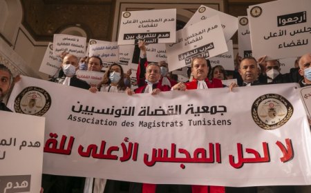 بعد إقالة قضاة..واشنطن تحذر الرئيس التونسي وتنديد داخلي