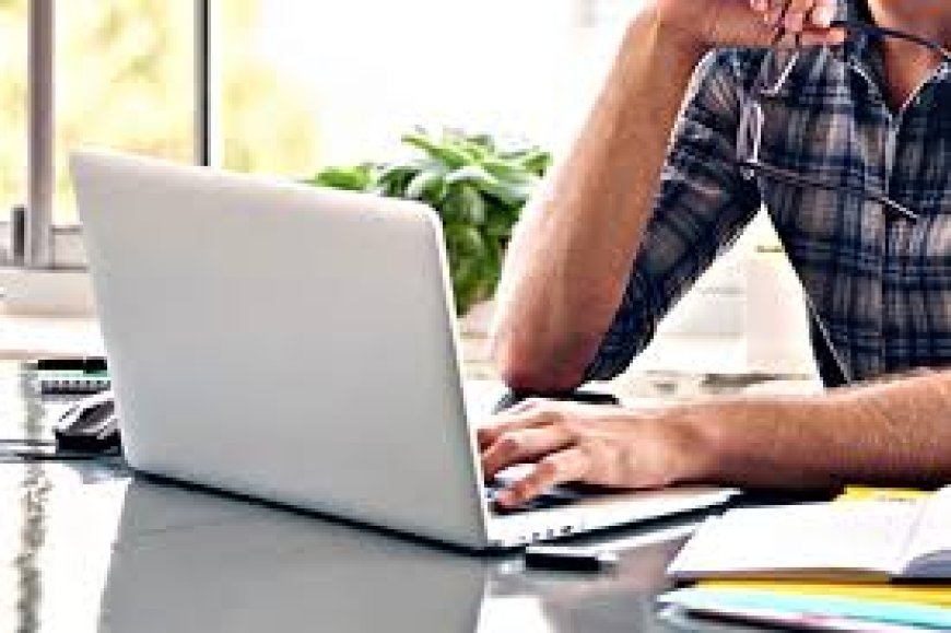 العمل لساعات طويلة على الحاسوب يهدد بمتلازمة خطيرة (دراسة)
