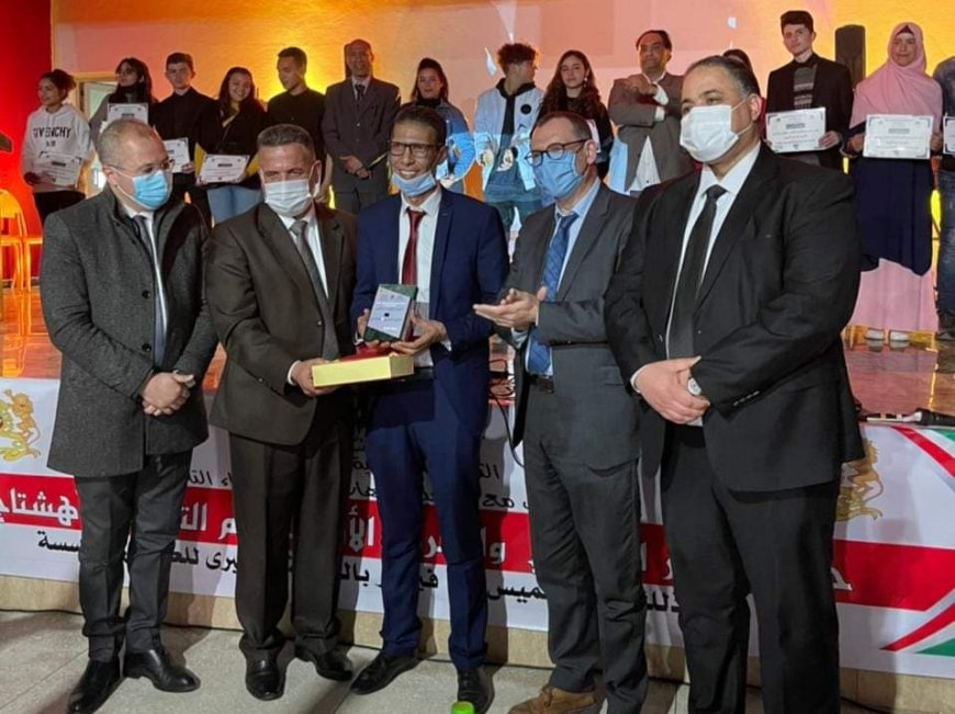 فاس ..تتويج المتفوقين في الأسدس الأول من السنة الدراسية بثانوية ابن الهيثم مع العرض الأول للفيلم السينمائي التربوي " هاشتاغ"
