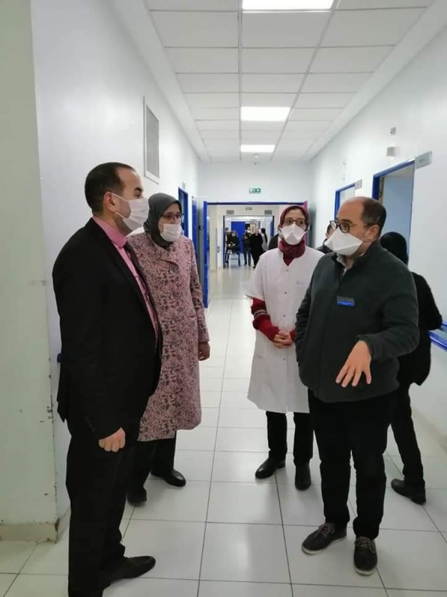 فاس .. رئيس مجلس عمالة فاس يقوم بزيارة لمصلحة أمراض المخ والأعصاب بمستشقى الحسن الثاني