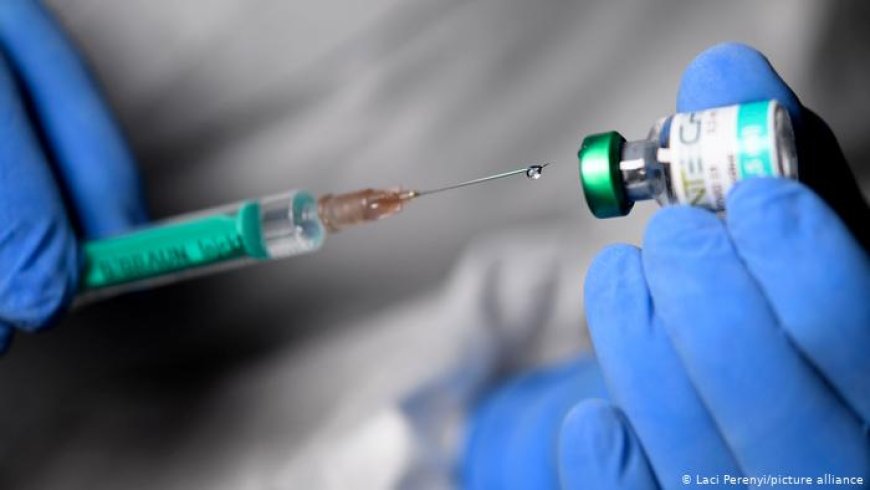 توسيع الفئة المستهدفة بالتلقيح لتشمل الأعمار من 35 إلى 39 عاما