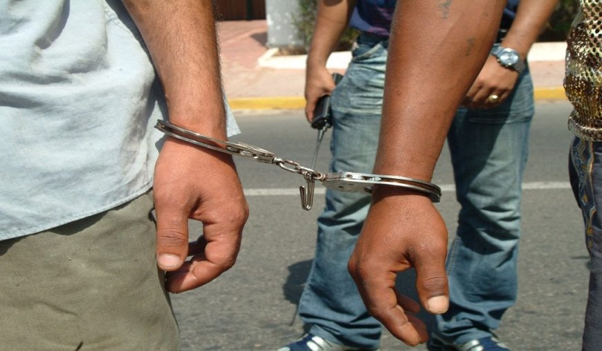 وجدة.. توقيف متهمين للاشتباه في ارتباط وفاة أشخاص بتناول مواد ضارة بالصحة
