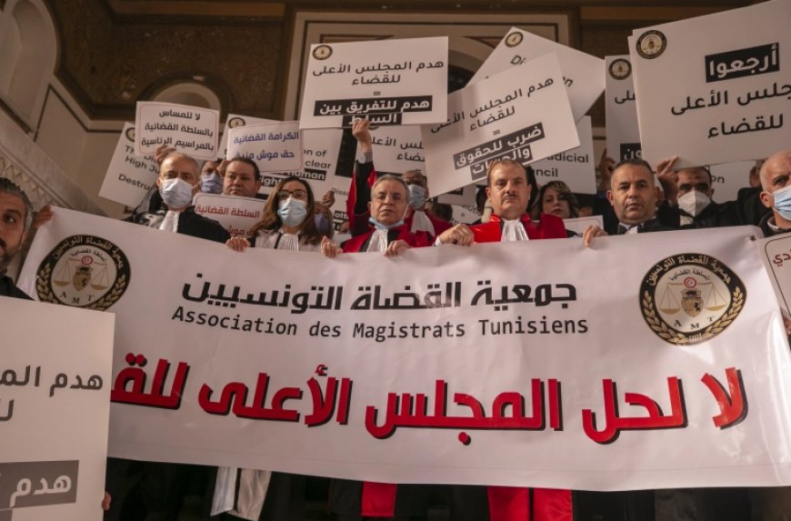 بعد إقالة قضاة..واشنطن تحذر الرئيس التونسي وتنديد داخلي