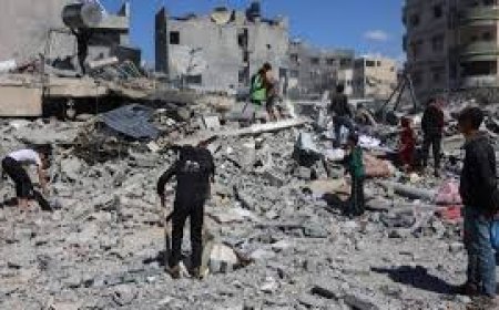 مقتل 15 شخصا في غارتين إسرائيليتين على منزلين في قطاع غزة
