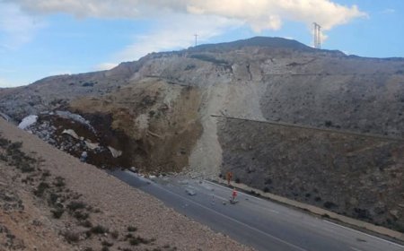 انهيار صخري يعطّل حركة المرور بين الجبهة والحسيمة
