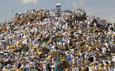 أكثر من مليوني حاج يقفون بعرفة لأداء ركن الحج الأعظم
