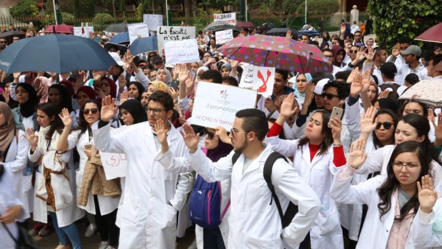 بعد 11 شهراً من الإضراب المفتوح طلبة الطب يعودون إلى مقاعد الدراسة