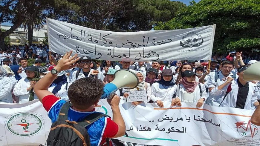 طلبة الطب..الوزارة تحدد تاريخ للامتحانات وتلتزم بإلغاء العقوبات