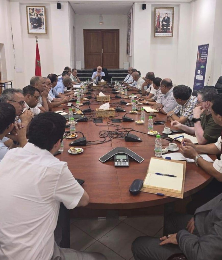 الدكتور إجاعلي يجتمع بالعمداء لهذا الغرض