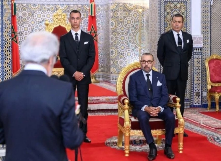 الملك محمد السادس يتسلم التقرير السنوي لبنك المغرب