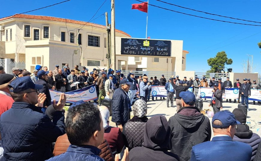 بالحاجب.. نقابة المتصرفين التربويين تحتج وتهدد بالتصعيد