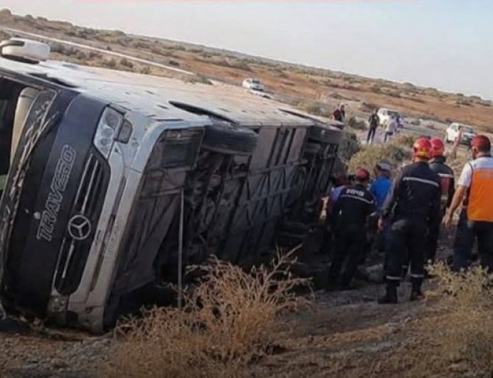 انقلاب حافلة لنقل المسافرين بجرسيف يخلف قتلى وعشرات الجرحى