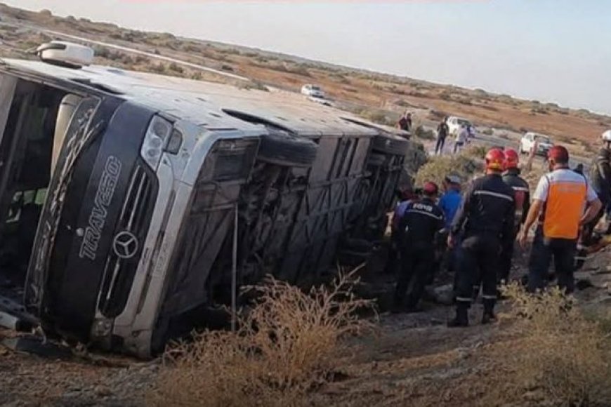 انقلاب حافلة لنقل المسافرين بجرسيف يخلف قتلى وعشرات الجرحى
