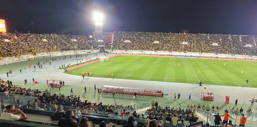 المغرب الفاسي يتخلى عن الصدارة للرجاء