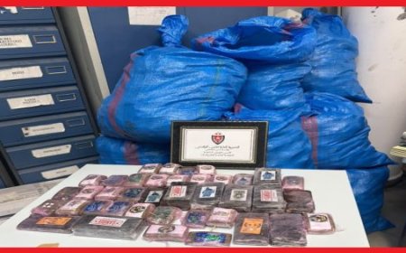 عملية أمنية بالكركارات تُحبط تهريب 460 كيلوغراماً من الشيرا وتوقف سائق شاحنة