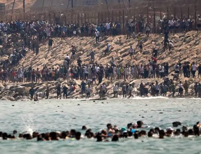 إسبانيا تحذر المهاجرين من العبور غير القانوني إلى سبتة