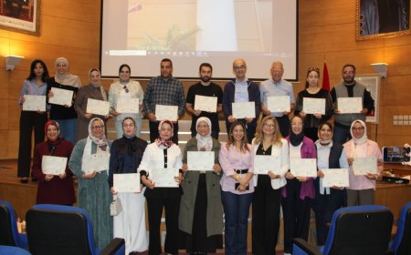 تكوين الأطباء بالذكاء الاصطناعي موضوع مائدة مستديرة بوجدة